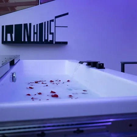 Iron House - Luxury Penthouse With Bathtub Apartment Marbella Exterior photo