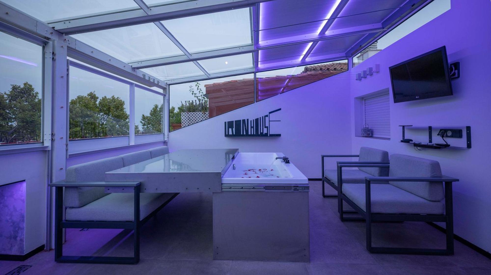 Iron House - Luxury Penthouse With Bathtub Apartamento *