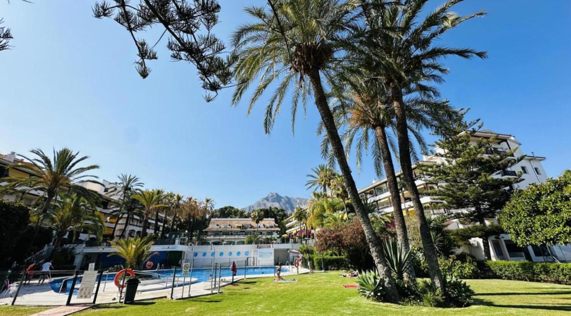 Iron House - Luxury Penthouse With Bathtub Marbella