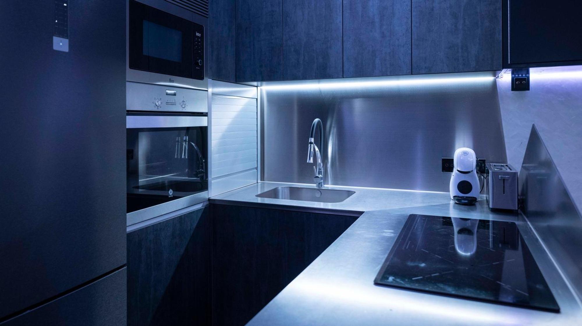 Iron House - Luxury Penthouse With Bathtub Apartment