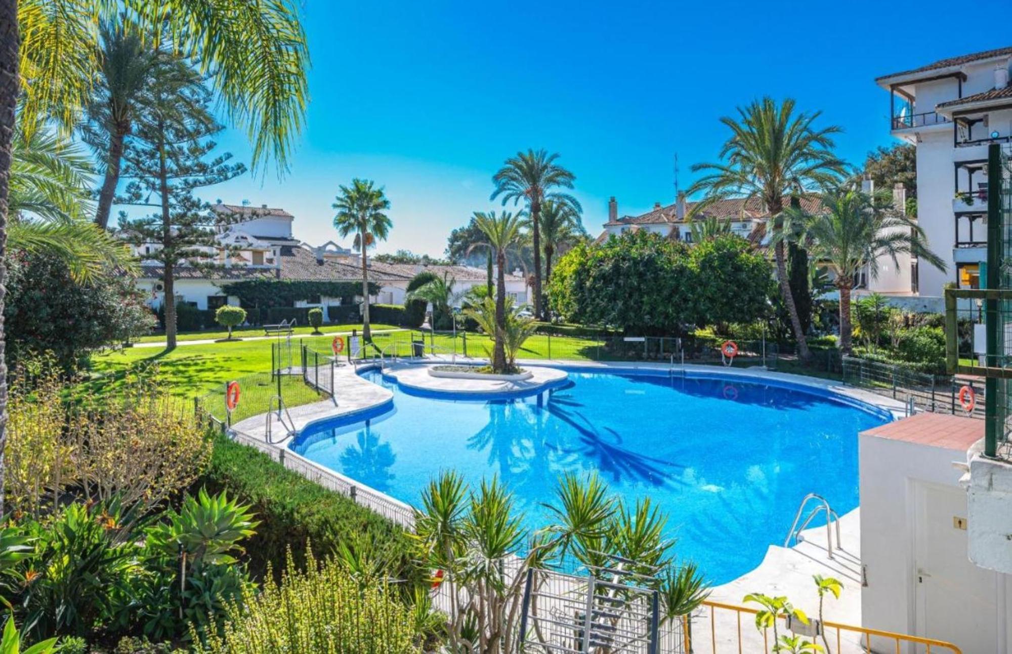 Iron House - Luxury Penthouse With Bathtub Marbella