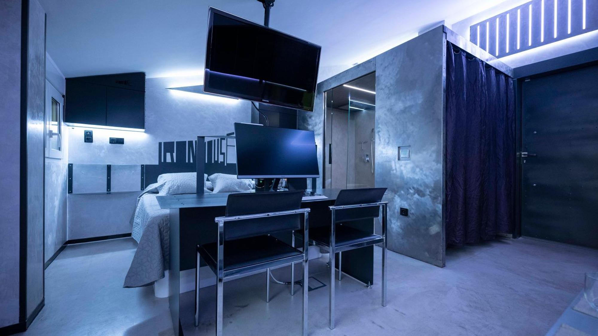 Iron House - Luxury Penthouse With Bathtub Marbella