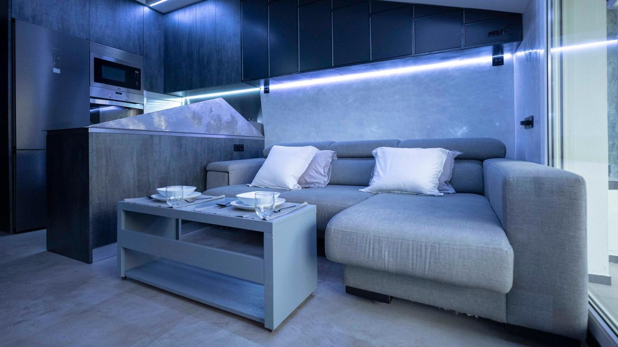 Iron House - Luxury Penthouse With Bathtub Apartment *