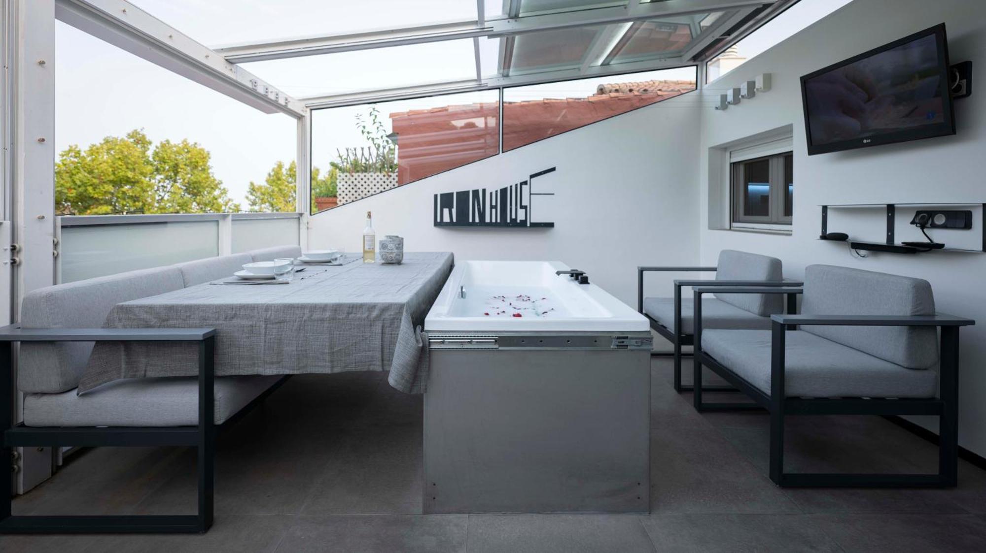 Iron House - Luxury Penthouse With Bathtub * Marbella