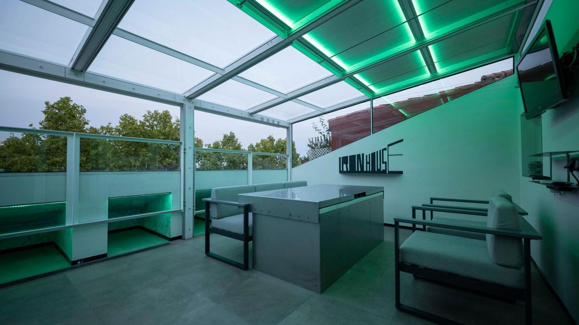 Apartment Iron House - Luxury Penthouse With Bathtub