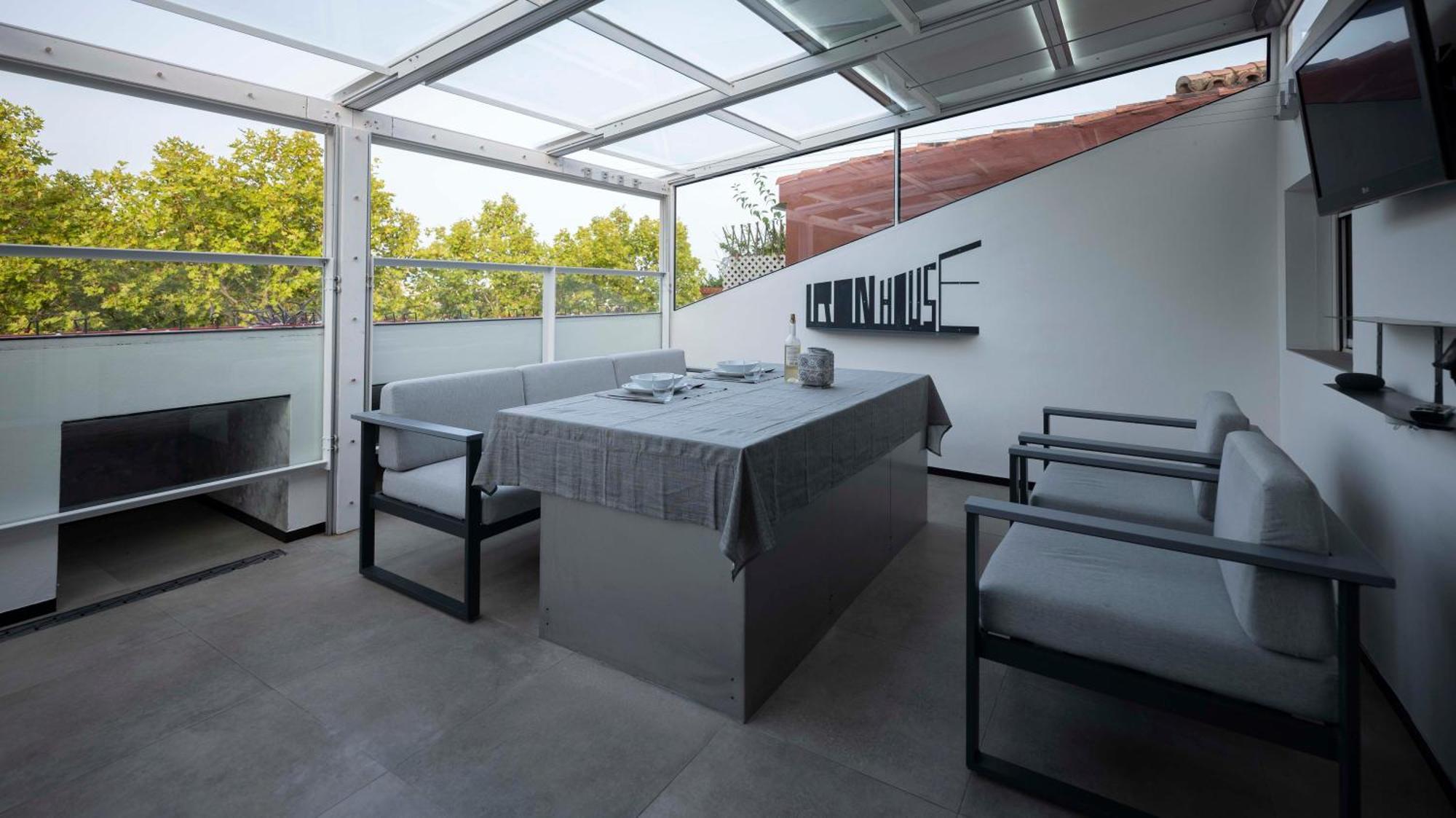 Iron House - Luxury Penthouse With Bathtub