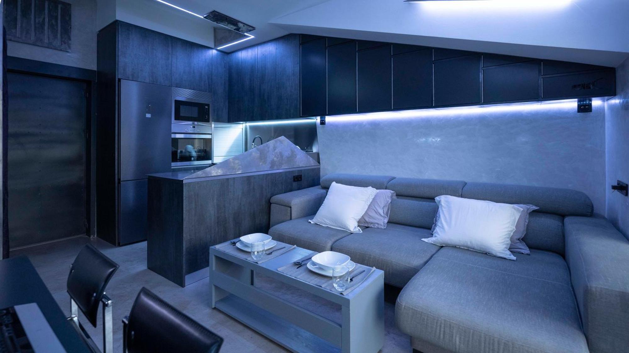 Iron House - Luxury Penthouse With Bathtub Apartment