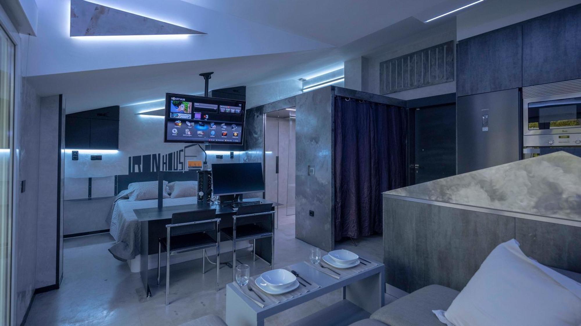 Apartment Iron House - Luxury Penthouse With Bathtub Marbella